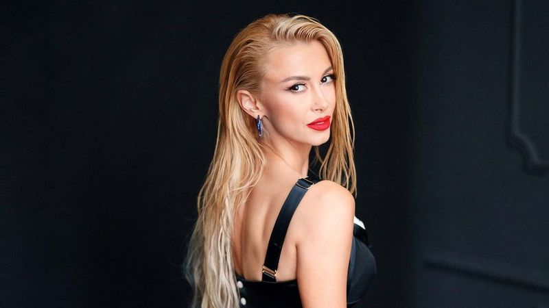 Scenă emoționantă la &icirc;ntoarcerea lui Victor Cornea de la US Open! Gestul făcut de tenismen pentru cele două fetițe ale Andreei Balan chiar la aeroport