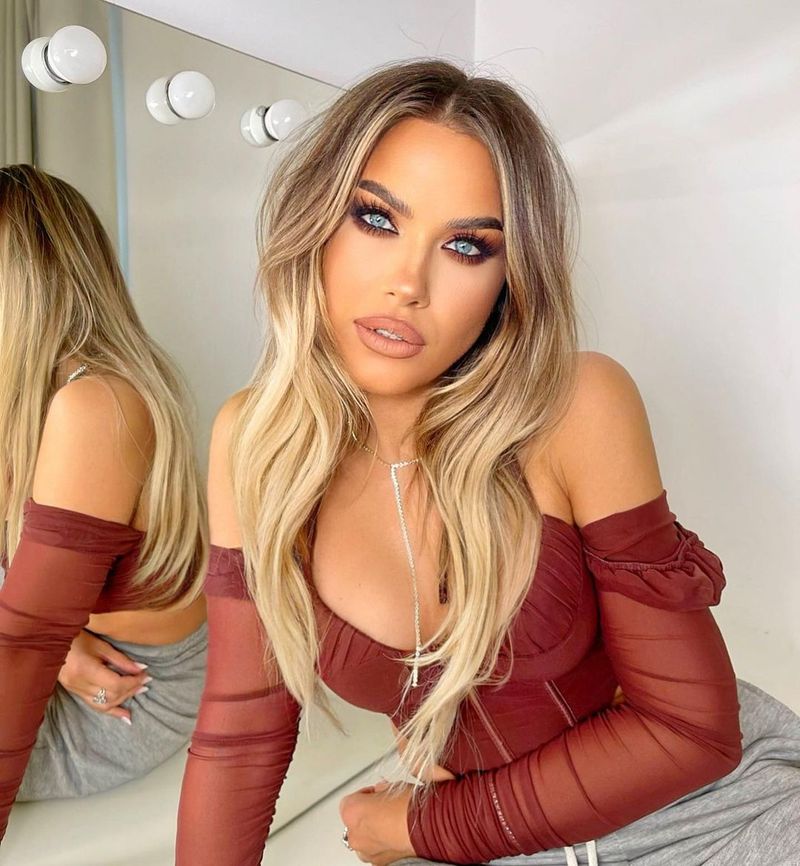 Amna, criticată dur de un fan, în timpul unui concert.