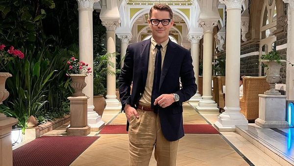 Adi Sînă a fost acuzat, din nou, că ar fi dat țeapă unor miri. Artistul a dat imediat replica la afirmațiile făcute: "Eu le înțeleg supărarea, dar am anunțat cu o lună înainte"