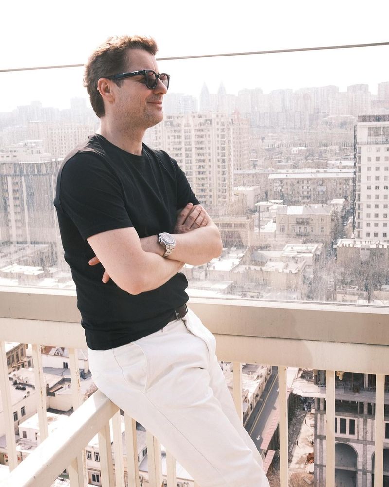 Adi Sînă a fost acuzat, din nou, că ar fi dat țeapă unor miri