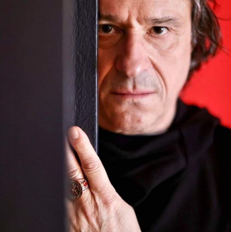 Claudiu Bleonț și-a dat chiloții jos într-o conferință de presă