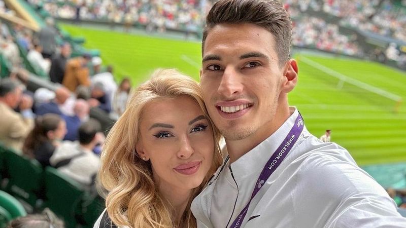 Imagini fierbinți din așternuturi cu Andreea Bălan și Victor Cornea