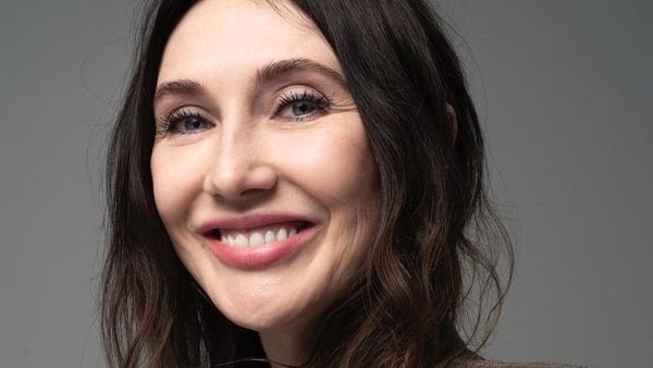 Carice van Houten, actrița din serialul "Game of Thrones", arestată în urma protestului de mediu, organizat în Haga. Poliția a folosit tunuri cu apă