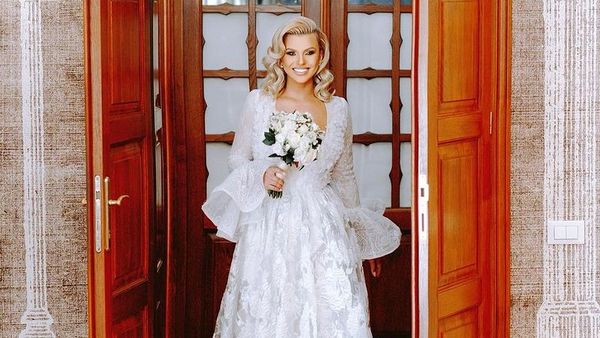 Cristina Vasiu, apariție incendiară în rochia de mireasă. Artista a surprins pe toată lumea cu un decolteu generos