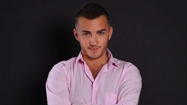 "Mi-au găurit canapeaua cu țigara, în bătaie de joc". Mihai Trăistariu, bun de plată după ce turiștii cazați la el în garsoniere au făcut dezastru - FOTO