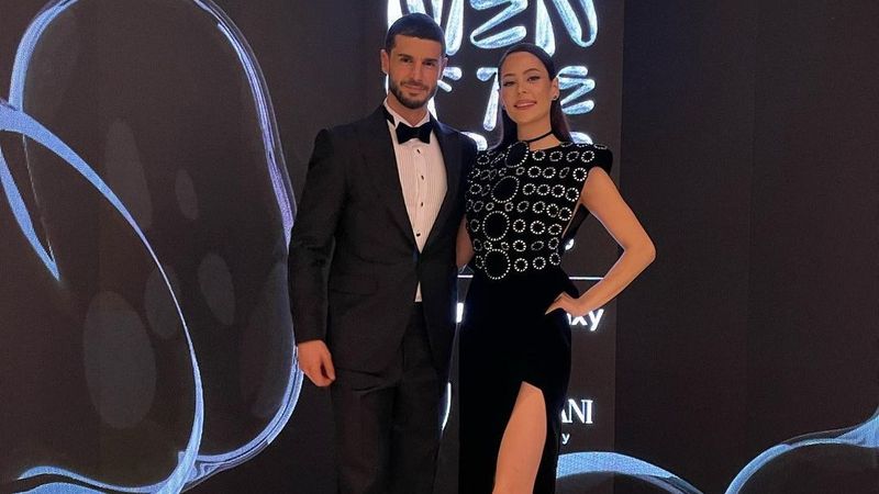 Berk Oktay și Yıldız &Ccedil;ağrı Atiksoy au aniversat un an de căsnicie: "&Icirc;mi doresc să-mi dau ultima răsuflare alături de tine". Mesajul pe care protagonistul din "Prețul fericirii" i l-a dedicat soției sale