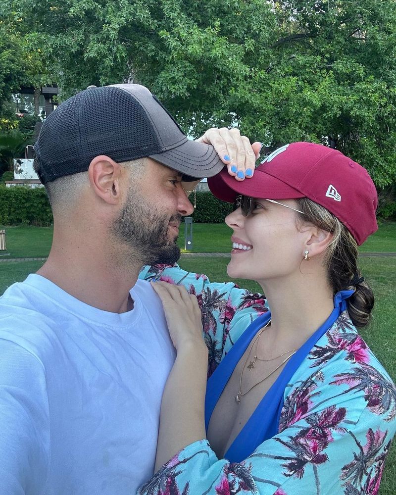 Berk Oktay și Yıldız Çağrı au aniversat un an de căsnicie