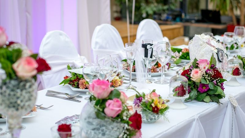 „Mi-au luat hainele de pe mine, practic!” O cântăreață celebră a trăit șocul vieții sale. A fost jefuită la o nuntă în Satu Mare