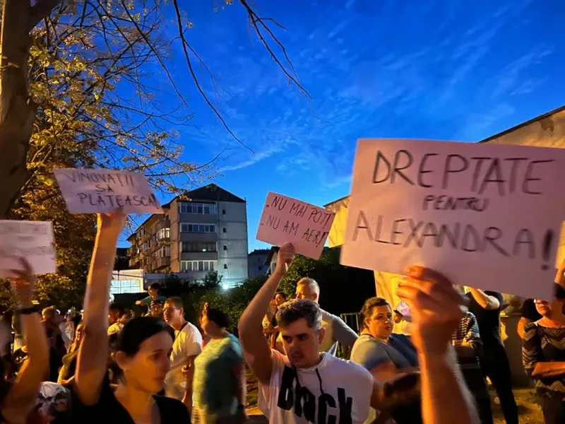Proteste în fața Prefecturii după moartea Alexandrei