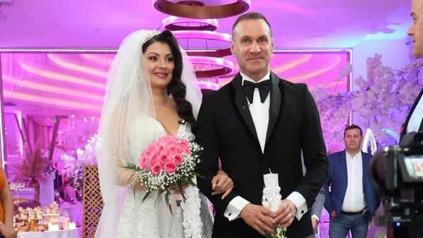 Primele declarații ale lui Alin Oprea despre nunta faraonică: Cățelul Hugo a adus verighetele, iar Gheorghe Turda a ieșit din spital pe semnatura sa c&acirc;nte la nunta lui