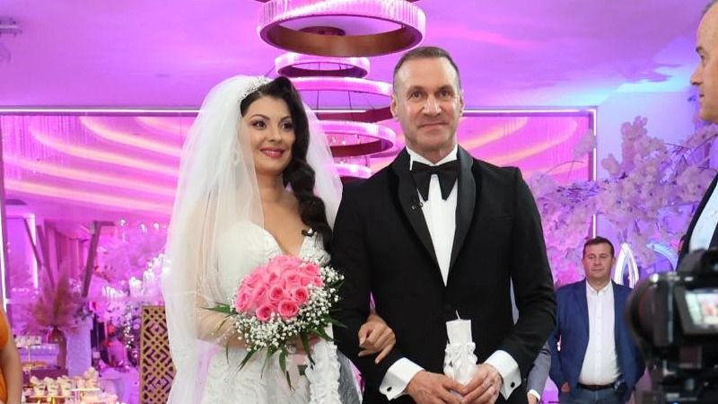 Primele declarații ale lui Alin Oprea despre nunta faraonică: Cățelul Hugo a adus verighetele, iar Gheorghe Turda a ieșit din spital pe semnatura sa cânte la nunta lui