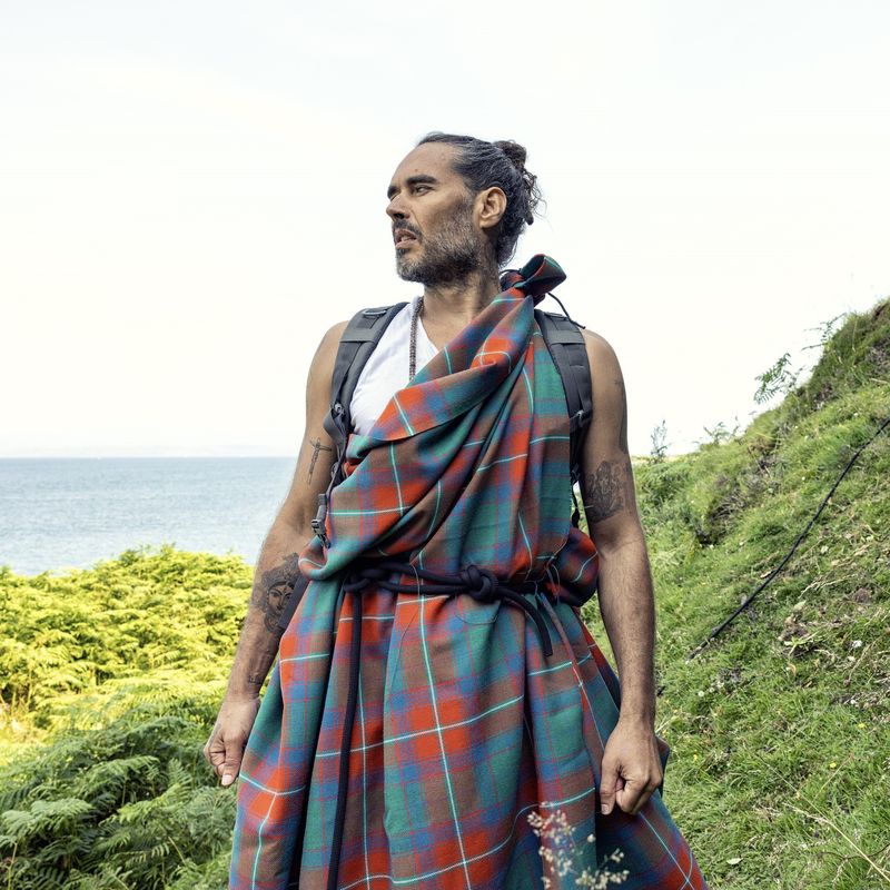 Russell Brand, acuzat de agresiune sexuală de patru femei