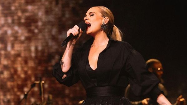 Adele, reacție neașteaptă după a fost cerută &icirc;n căsătorie de o fană