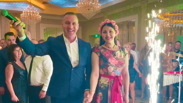 Unde pleacă Alin Oprea și Medana &icirc;n luna de miere. Artistul, dezvăluiri despre cum a cunoscut-o pe actuala sa soție