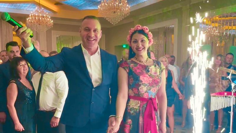 Unde pleacă Alin Oprea și Medana &icirc;n luna de miere. Artistul, dezvăluiri despre cum a cunoscut-o pe actuala sa soție