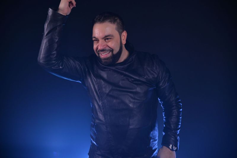 Cate clase are Florin Salam