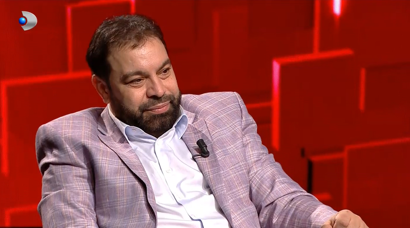 Cate clase are Florin Salam