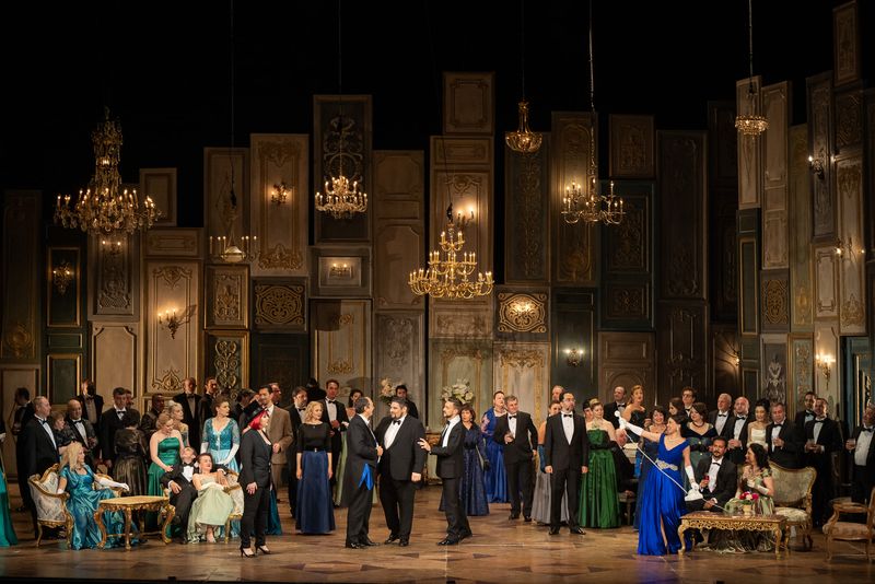 Vineri, 6 octombrie, ora 18:30, vă așteptăm la spectacolul de operă „La Traviata” de Giuseppe Verdi, regia Paul Curran