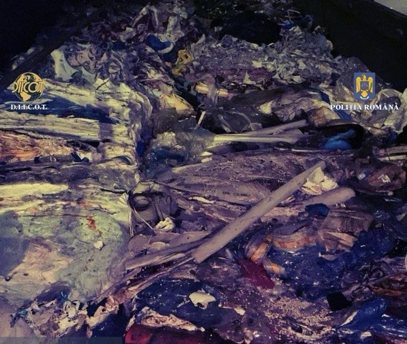 Mafia gunoaielor din Italia a ajuns în România