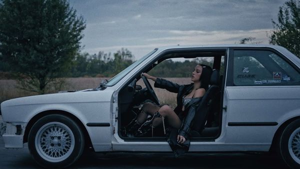 VIDEOCLIP: Holy Molly x RAVA - Spune-mi