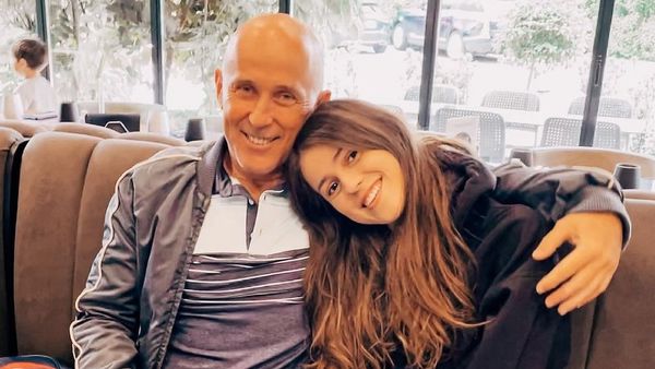 Bucurie mare în familia lui Mugur Mihăescu, după ce fiica lui, Ivona, s-a logodit. Cine este alesul inimii ei