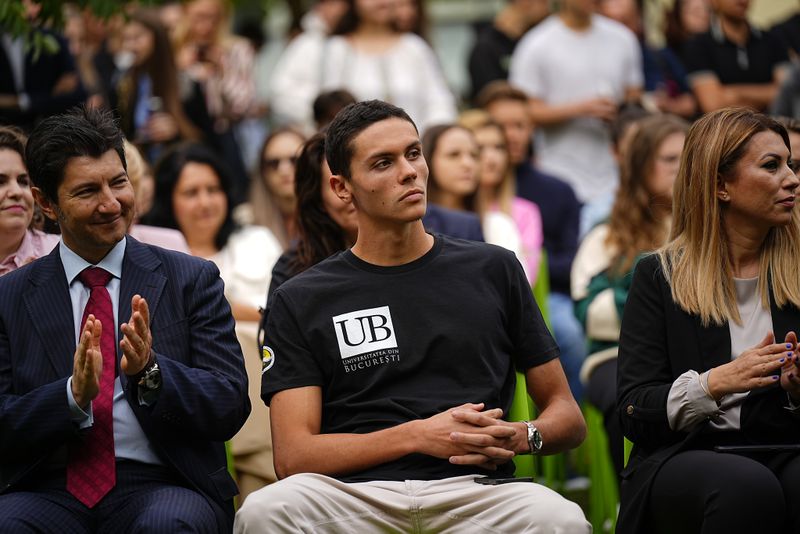 David Popovici a ţinut un discurs în faţa profesorilor de la Facultatea de Psihologie şi Ştiinţele Educaţiei