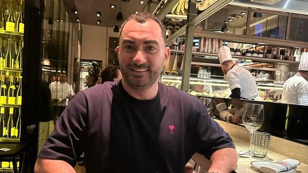 ANAF şi o firmă de leasing l-au lăsat pieton pe Pescobar. Milionarul s-a "trezit" cu mașinile sub sechestru