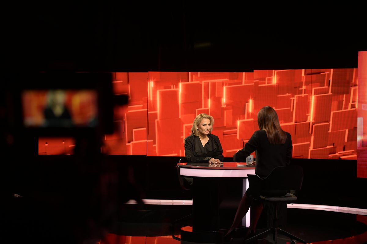 Adina Buzatu luata la intrebari de Denise Rifai