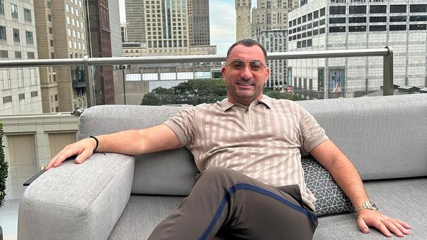 "Să &icirc;şi respecte obligaţiile contractuale". Noi acuzații la adresa lui Pescobar. Cum se ascunde milionarul de la plata datoriilor, &icirc;n ciuda deciziei Instanței
