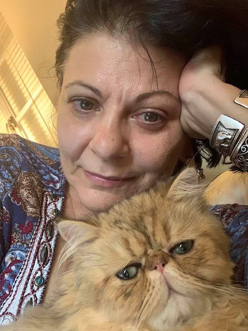 Elena Cârstea și-a deschis o mică afacere cu pisici 