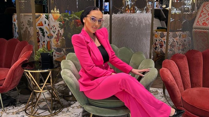 "Relația &icirc;mi merge foarte bine. El e bărbatul vieții mele". Dana Roba se bucură de "soarele" care a apărut &icirc;n viața ei. Make-up artista, pregătită să ajungă &icirc;n fața altarului cu alesul inimii sale