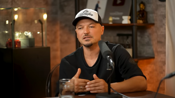 Puya, despre amploarea consumului de substanțe interzise și despre rădăcinile ignorate ale acestora. Artistul &icirc;ndemnă pe toată lumea să nu cadă &icirc;n această capcană. Fratele lui a murit din această cauză