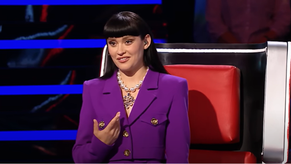 "Te-am primit &icirc;n țara noastră cu brațele deschise, nu ți-a zis nimeni că poate ai luat locul unei rom&acirc;nce". Irina Rimes, pusă la zid de fani după ce a atacat-o dur pe Theo Rose