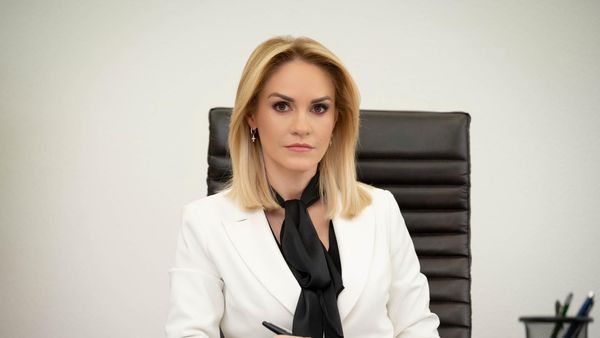 Gabriela Firea, mai fericită ca niciodată! Fiul ei cel mare, Tudor, s-a căsătorit civil
