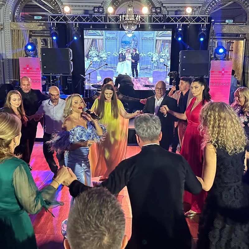 Mirela Vaida a făcut atmosferă la cununia fiului Gabrielei Firea