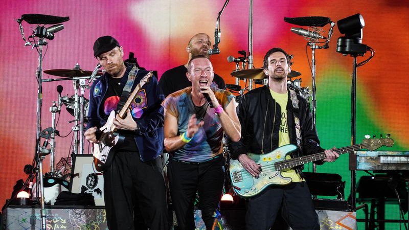 Coldplay şi fostul manager se dau reciproc în judecată pentru milioane de euro