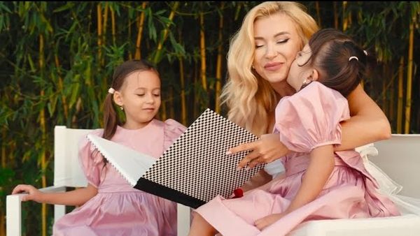 VIDEOCLIP: Andreea Bălan feat. Ella Maya - Copilărie