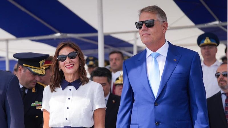 Cu ce se ocupă, de fapt, Carmen Iohannis? Prima Doamnă a Rom&acirc;niei c&acirc;știgă mai bine dec&acirc;t lucr&acirc;nd ca profesoară