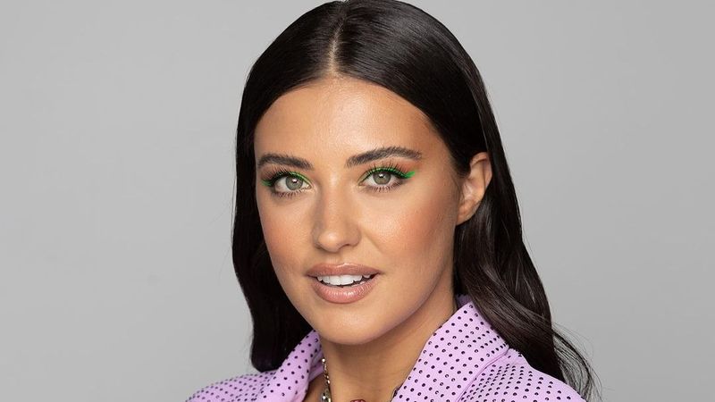 "Am aflat cu o oră &icirc;nainte să ajung la concert". Antonia a vorbit despre pierderea bunicului ei. Artista, criticată pentru că nu a mai făcut poze cu fanii: "Nu &icirc;ți e rușine, am stat acolo cu copilul &icirc;n frig"