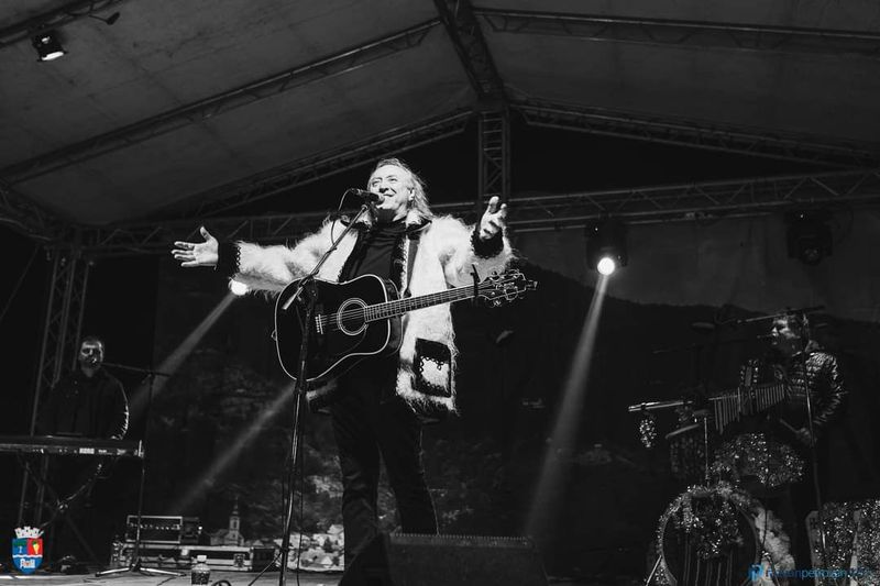 Cât costă un bilet la concertul lui Ștefan Hrușcă în 2023? Vezi aici orașele în care va colinda celebrul cântăreț