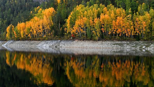 Meteorologii anunţă temperaturi mai mici decât cele specifice până la sfârşitul lunii octombrie
