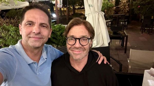Al Di Meola i-a fascinat pe rom&acirc;ni cu prestaţia de excepţie susţinută la Arenele Romane. Cum l-a surprins Dan Negru pe cunoscutul chitarist de jazz