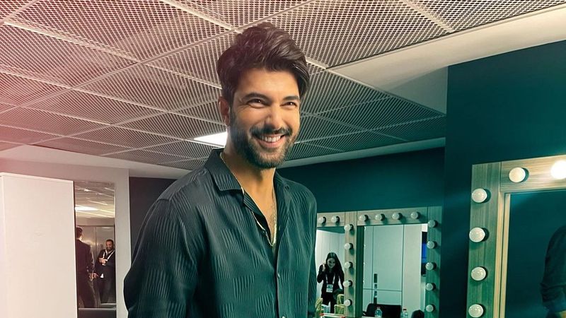 Engin Aky&uuml;rek, protagonistul serialului "Fiica ambasadorului", a  &icirc;mplinit 42 de ani. Celebrul actor turc, copleșit de mesajele primite