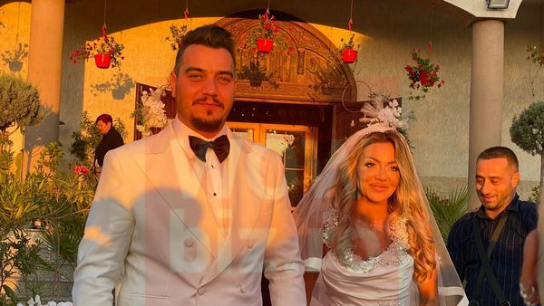 EXCLUSV! Povestea rochiei de mireasă purtată de Andreea, proaspăta soție a lui Bursucu: "O aveam salvată în telefon de dinainte să mă ceara"