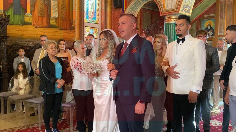 Pleiada de vedete Kanal D la nunta lui Bursucu cu Andreea. Eleganță la superlativ pentru Ana-Maria Barnoschi și logodnicul ei