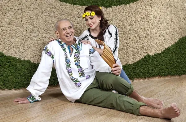 "Ea a fost trimisă de Dumnezeu pentru mine". Gheorghe Zamfir are o soție cu 44 de ani mai t&acirc;nără dec&acirc;t el. Cine este și cu ce se ocupă partenera renumitului naist rom&acirc;n