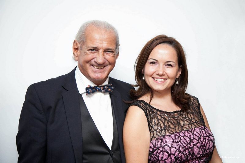 Gheorghe Zamfir are o soție cu 44 de ani mai tânără decât el. 