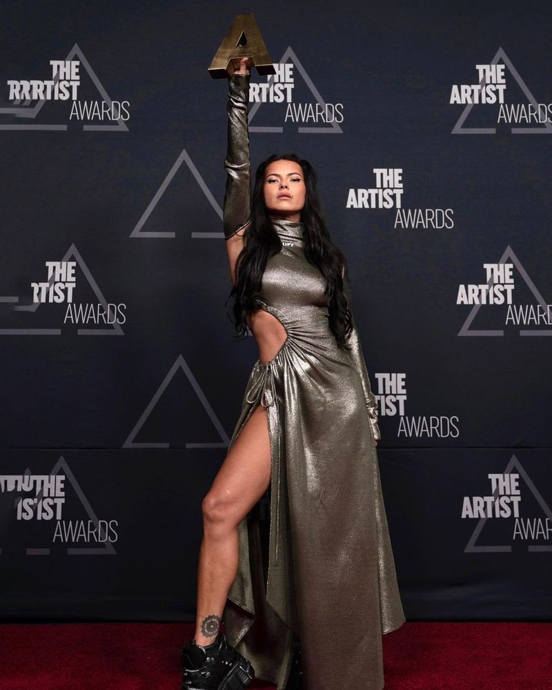 INNA împlinește 37 de ani