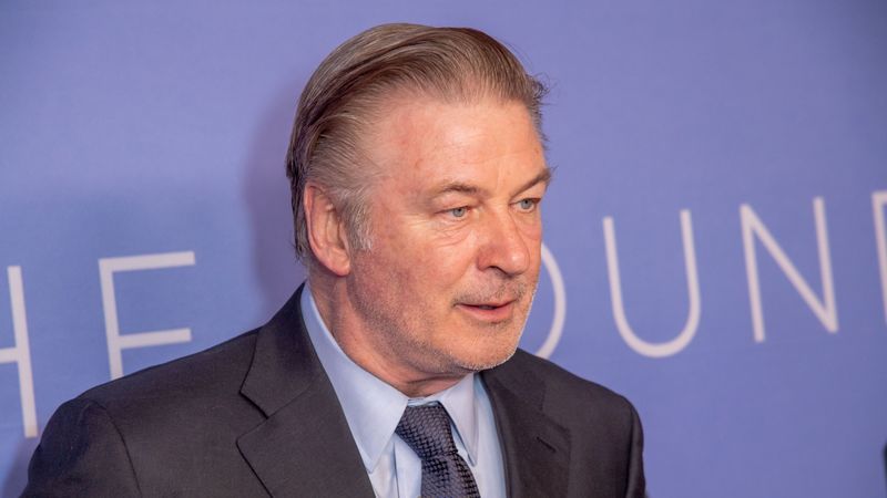 Alec Baldwin ar putea fi acuzat din nou pentru incidentul din timpul filmărilor la pelicula &rdquo;Rust&rdquo;, din cauza unor "fapte suplimentare&rdquo;