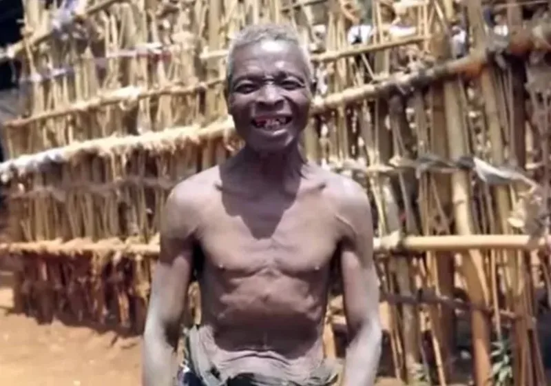 Un bărbat de 71 de ani stă închis în casă de 55 de ani pentru că îi este frică de femei